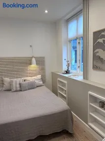City center apartment w/ large private balcony - Image 3