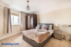 CONEN Chafford Apartment - Image 1