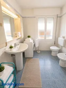 Casa Michela - Big 3 bedroom apartment by AGENZIA COCAL - Image 3