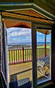 MacKenzies Bothy - SeaFront Cabin - Image 5