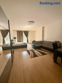 Victoria Apartment Free Parking - Image 5