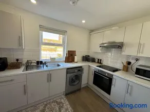 Rustic Elegance Town Centre Flat - Image 5