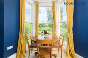 2 Spa Villas Nr Docks inc parking - Image 3