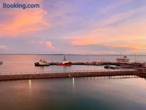 Serenity Peary - Executive 1brm at Darwin Waterfront with Sea Views - Image 1