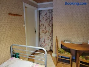 Mysigt rum med lantligt läge i privat bostad med katter - Image 3