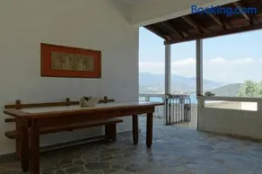 Secluded house with great view and private beach - Image 2