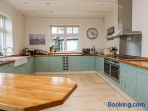 Penarvon House - Stunning Waterfront Escape with Games Room - Image 4