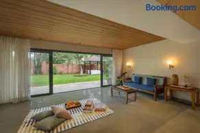 SaffronStays Red Brick House - 3BR English-style villa with verandah dining, orchard lawn & classic charm - Image 3