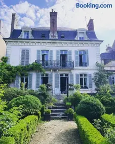Belle Fontaine - Image 1