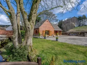 Admergill Lodge - Image 1