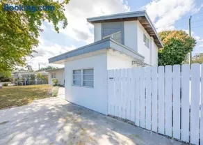 Comfortable 1BR Getaway with Parking & WiFi - Image 1