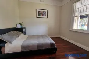 Globe Trotters Homestay - room in shared private residence - Image 2