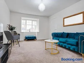 Spacious 3-Bed House - Sleeps 5 - Parking for 2 cars - Image 4