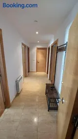Excelente piso de 3 habitaciones dobles, 2 baños y terraza 30 mts - Image 3