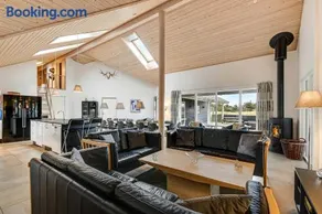 Luxury Seaside Villa With Pool For 22 Sj200 - Image 3