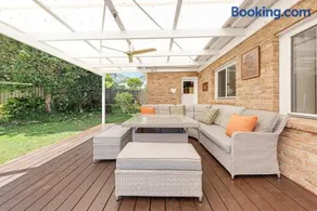 Luxury 3 bedroom 2 bathroom full home, easy access, pet friendly, near Cronulla - Image 3