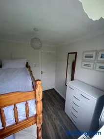 Vectis Retreat - Image 5