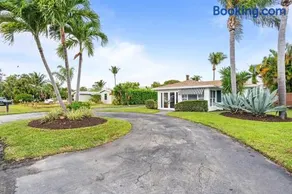 Coastal Chic Retreat Near Beach & Atlantic Ave - Image 2