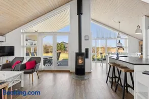 Holiday Dream On The West Coast - Image 3