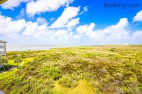 Beautiful two-bedroom with bay views in the lovely Pointe West Resort - Image 1