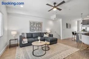 Stylish Phoenix Suite by Zenia Stays - Central & Cozy Escape - Image 3