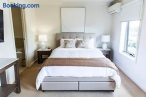 Harvey a Stylish and Spacious Retreat in a Prime Location - Image 3