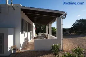 Attraente casa con griglia, terrazza e giardino - Image 3
