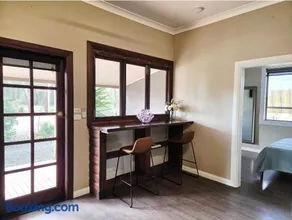 Regal Estate Guest Cottage - Image 4