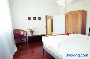 Tektona "Bed & Breakfast" - Image 2