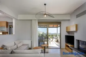 Quiet Villa Aviana,garden, heated pool,BBQ,jacuzzi - Image 2