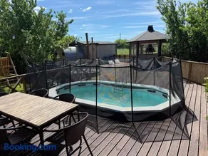 Seaside Retreat with Hot tub,Sauna, Pool & BBQ - Image 2