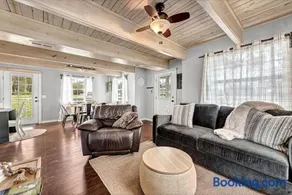 The Oak Cottage- Charming Downtown Family Retreat in the Heart of Siloam Springs - Image 1