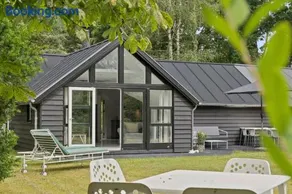 Newly Renovated Holiday Home Near The Beach - Image 2