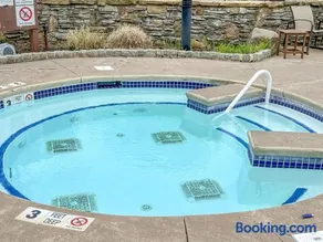 Appalachian Hotel Summer Escape Hot Tub Pool 330 - Image 5