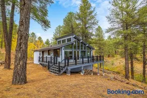 Forest Cabin Retreat Overlooking a Meadow Pond - Image 3