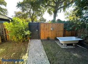 Honeymoon Stay at The James Family Farm - Image 3