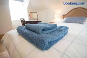 Coachmans Bothy - 50m from the beach - Image 1