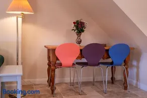 Bumble Bee Cottage Witney Serviced accommodation - Image 2