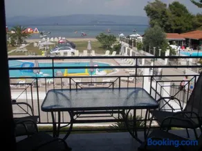 UMBRELLA BEACH APARTMENTs - Image 2