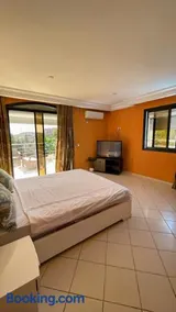 Luxury Villa Exclusive Neighborhood - Image 3