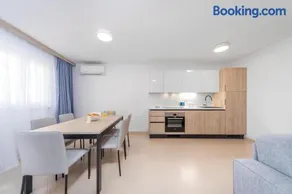 Garden Sunset Suite Apartment - Image 3