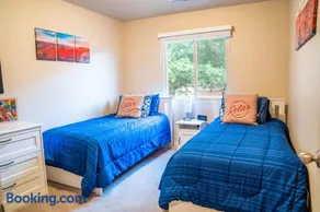 Spacious Townhome by Utah National Parks Sleeps 8 - Image 2