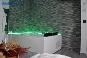 Alojamientos Lola, Suite con jacuzzi - Image 1