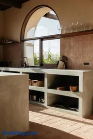 Clay - Rare Earth Retreats - Image 3
