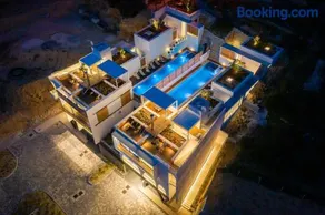 Spettacolare villa totalmente attrezzata con giardino, sauna e internet veloce | Vista sull'acqua - Image 2