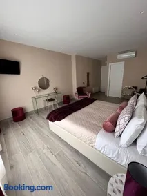CB Rooms - Image 1