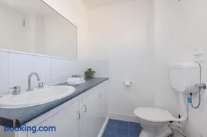 Relaxing South Perth Stay Near the City - Image 3