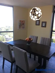 Hamilton condo, close to Toronto and Niagara Falls - Image 3