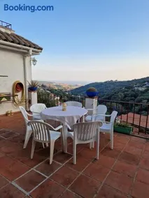 Villa Alella, 5 bedrooms & pool - Image 2