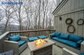 Walk to SKi Slopes and Hot Tub - Image 1